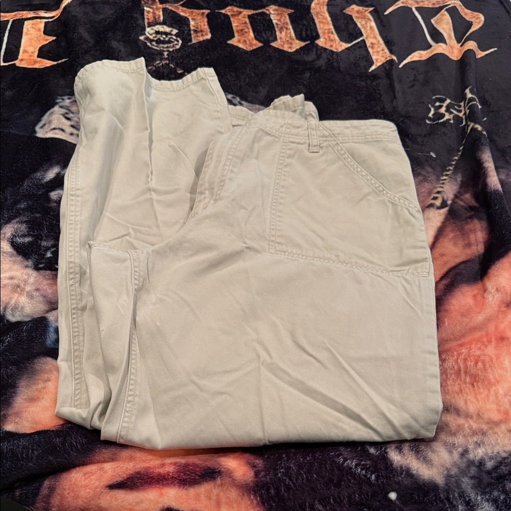 Bass women’s khaki straight leg pants. 14 (28” inseam)